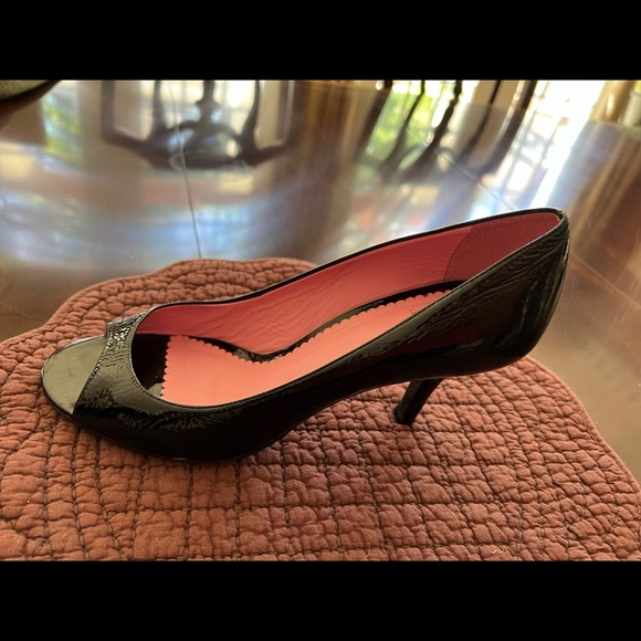 Lilly Pulitzer open toe black patent pumps - Picture 2 of 4